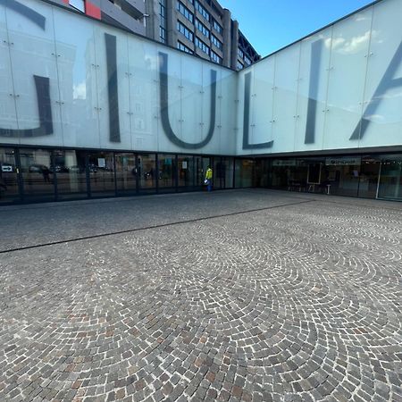 Alla Scalinata Del Teatro Rossetti Parcheggio Trieste Exterior foto