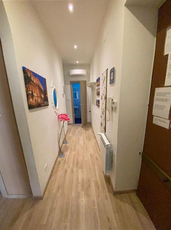 Alla Scalinata Del Teatro Rossetti Parcheggio Trieste Exterior foto